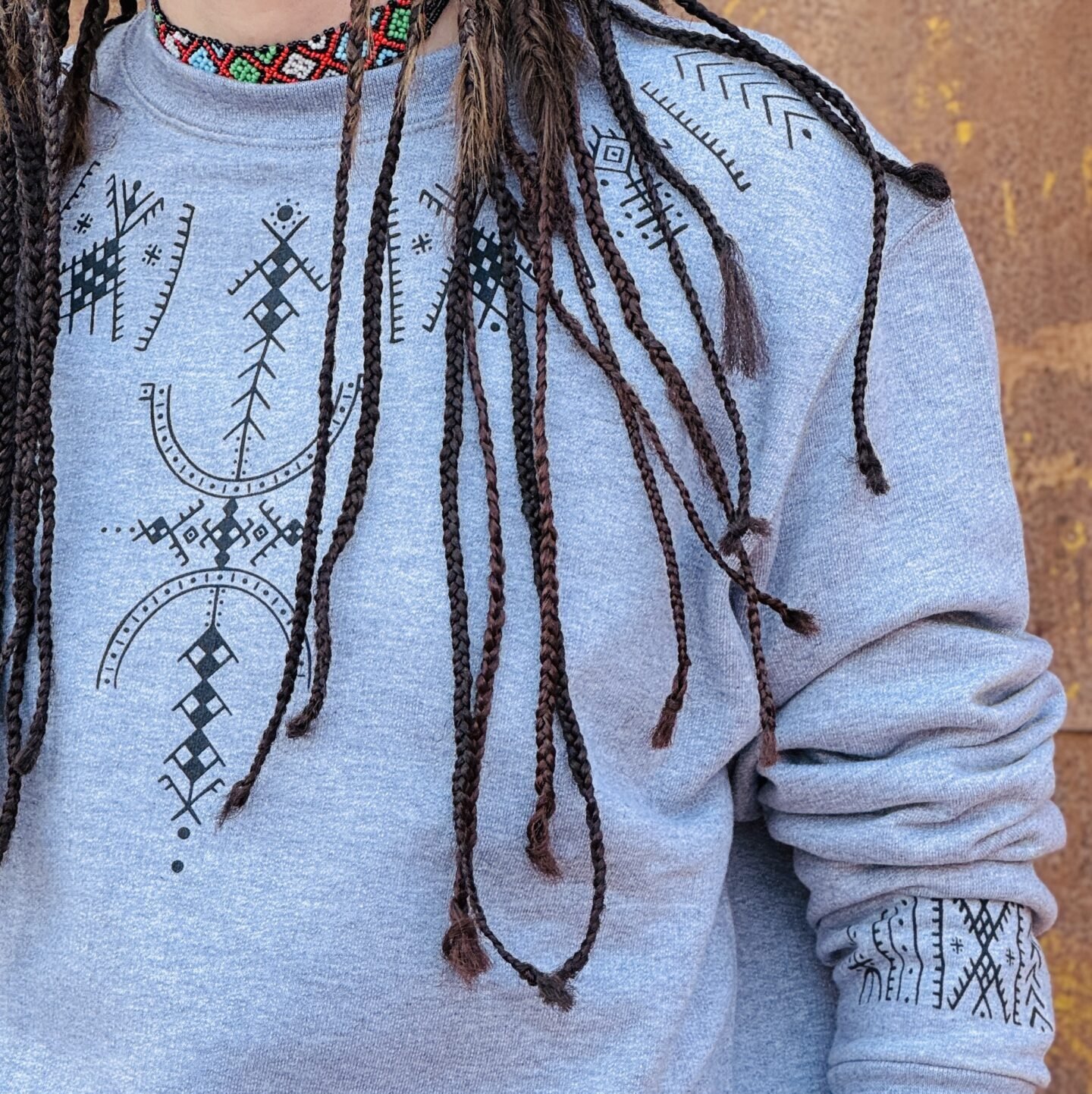 Gray Amazigh sweatshirt with bold white geometric motifs and decorative sleeve details
