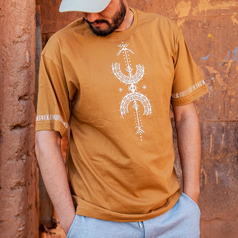 T-shirt amazigh en coton, orné du motif Aza, symbole de liberté.