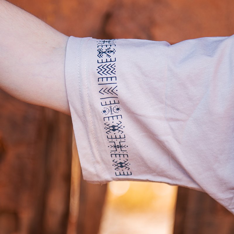 T-shirt amazigh en coton, orné du motif Aza, symbole de liberté.