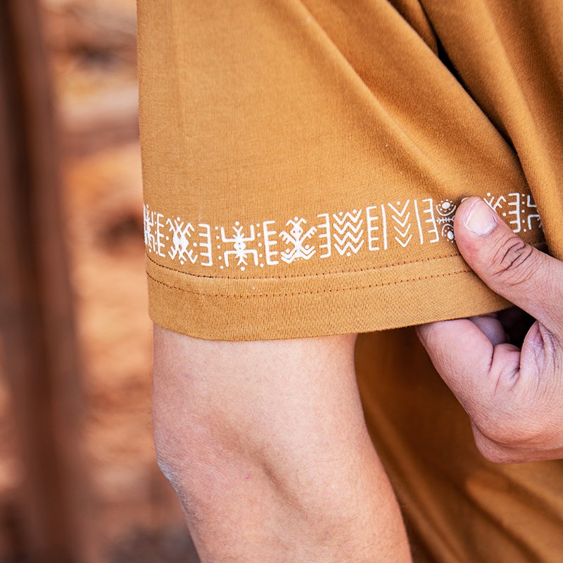 T-shirt amazigh en coton, orné du motif Aza, symbole de liberté.