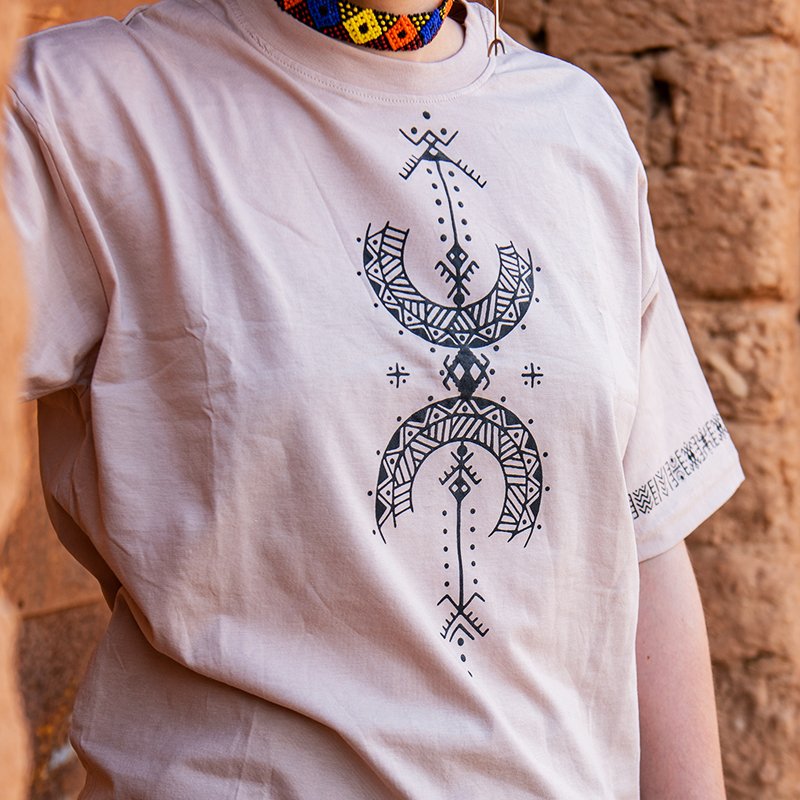 T-shirt amazigh en coton, orné du motif Aza, symbole de liberté.