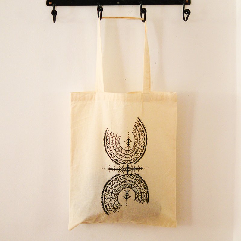 Tote bag Afusart de taille normale en tissu écru, décoré de motifs amazighs