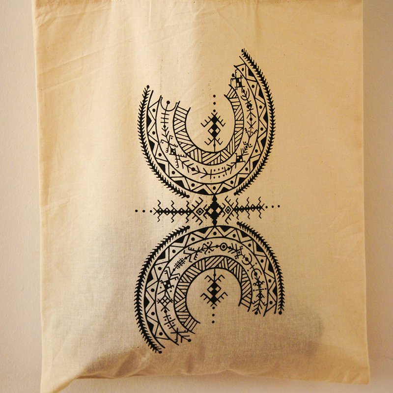 Tote bag Afusart de taille normale en tissu écru, décoré de motifs amazighs