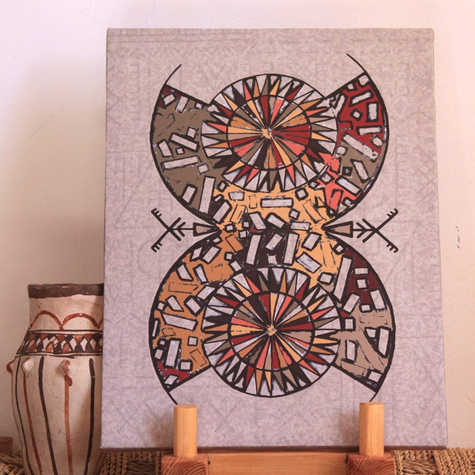 Illustration de Muha Tawargit inspirée du symbole amazigh Aza, composée de formes géométriques noires et de motifs colorés.