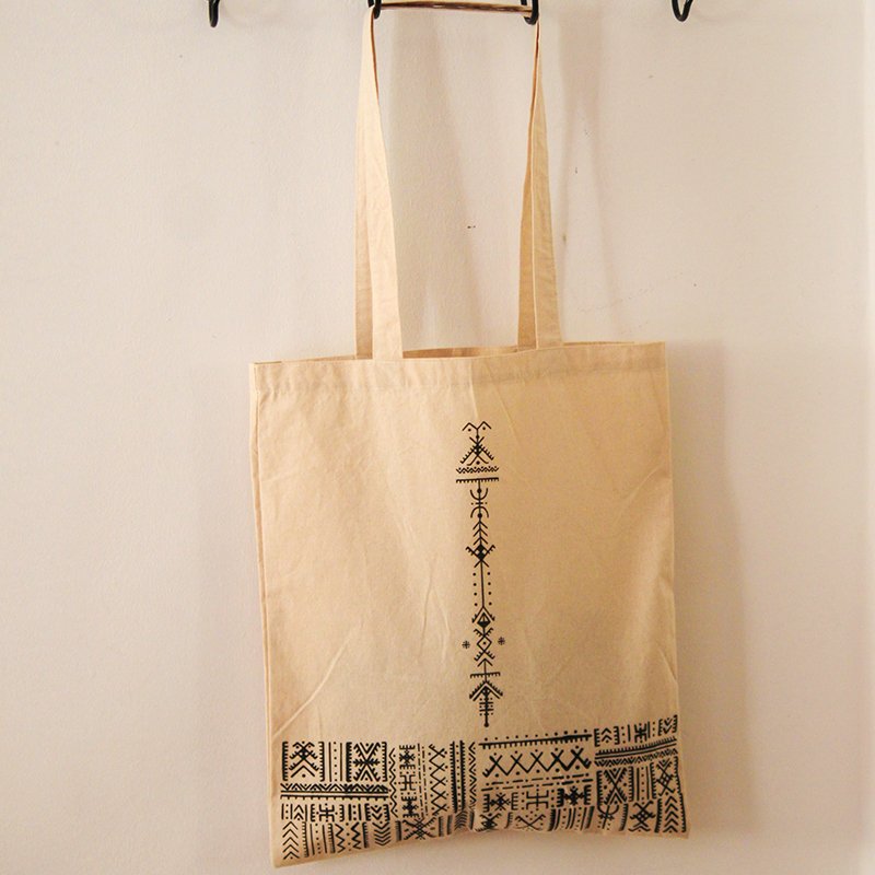 Tote bag Afusart de taille normale en tissu écru, décoré de motifs amazighs