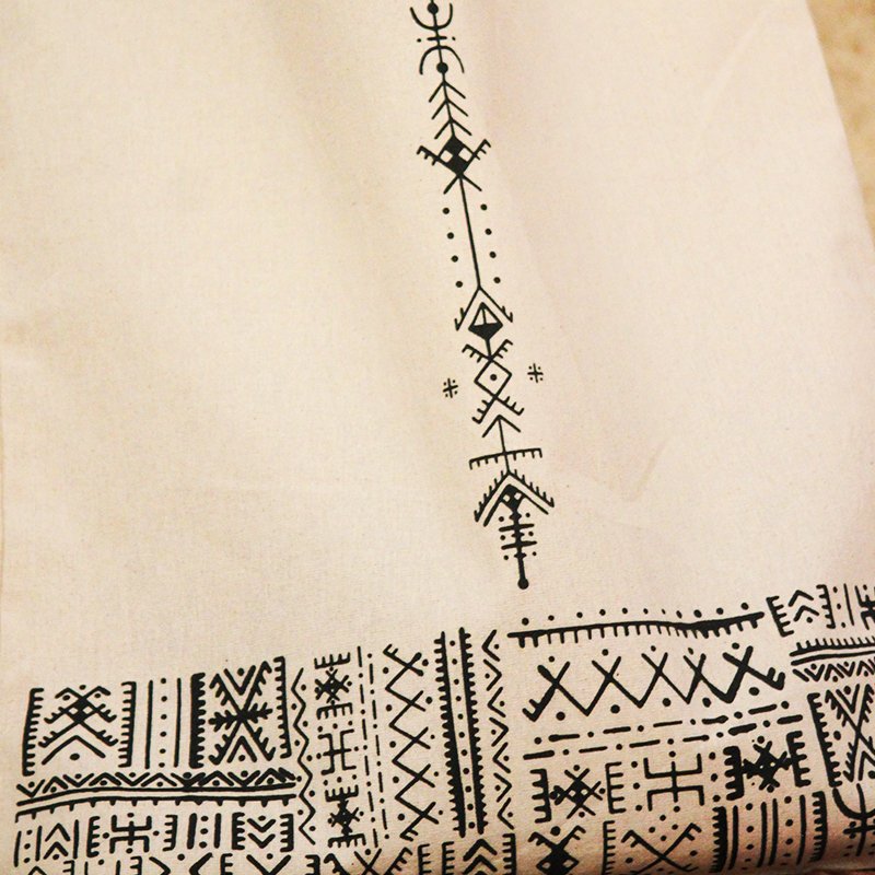 Tote bag Afusart de taille normale en tissu écru, décoré de motifs amazighs